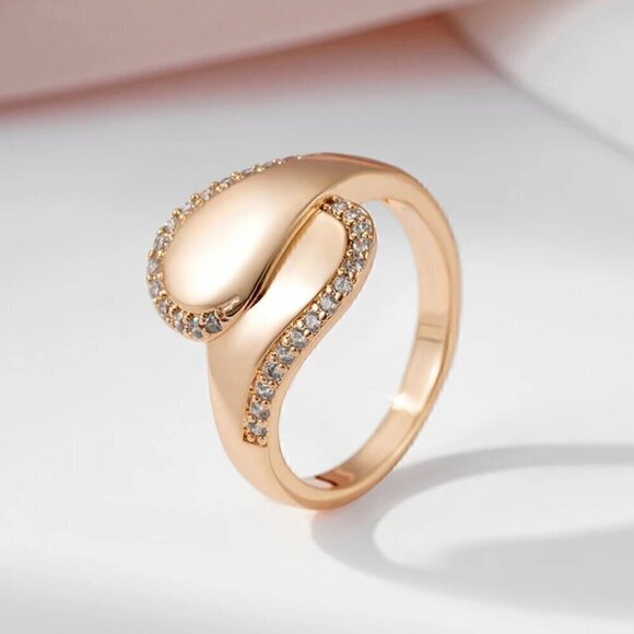 NWT Statement Overlap Ring Sz. 9 14K Rose Gold Plated Cubic Zirconia Accents - Picture 1 of 6